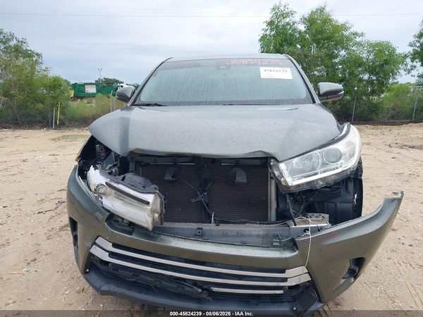 2019 TOYOTA HIGHLANDER LE
