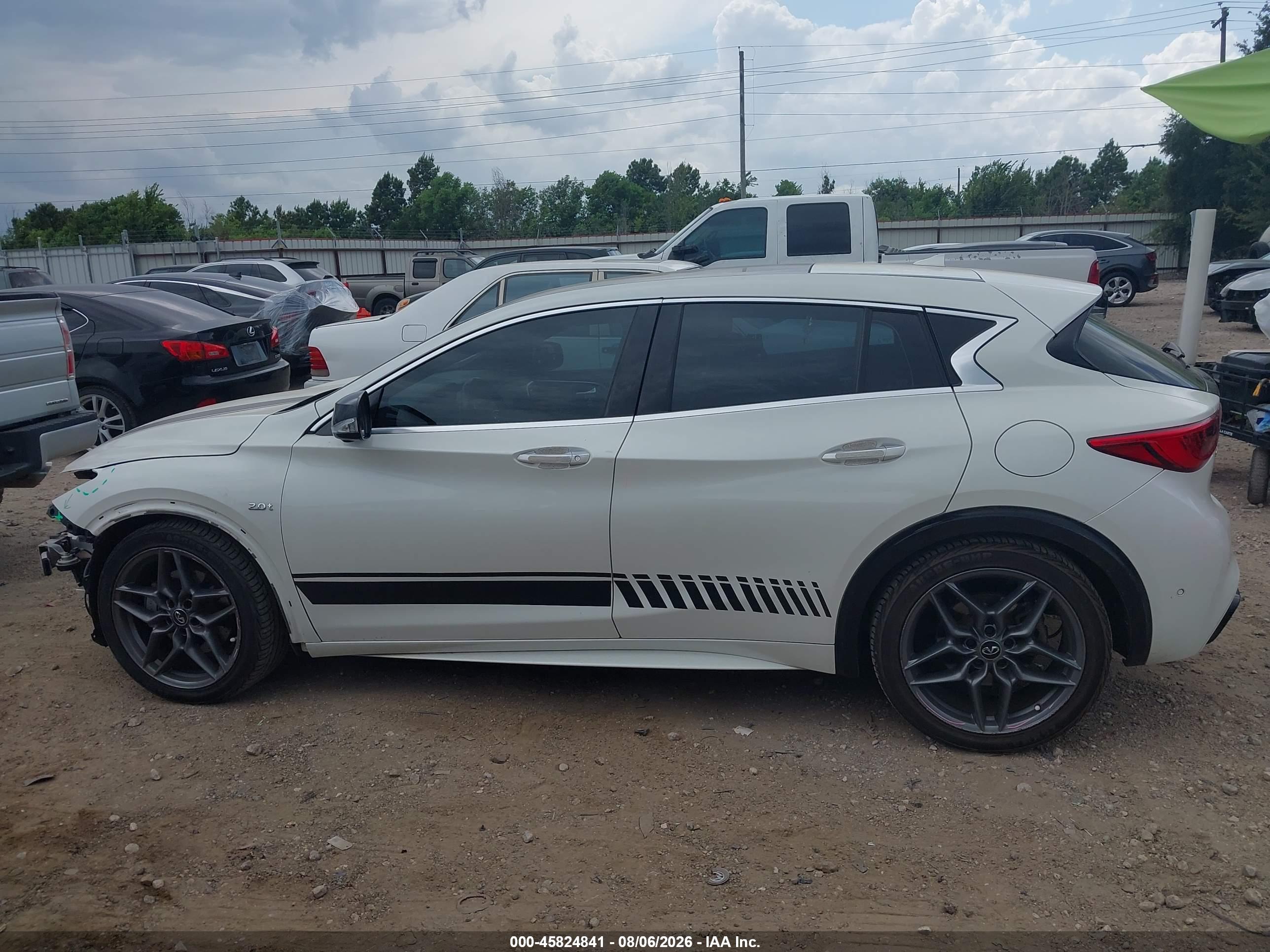 2017 INFINITI QX30 SPORT