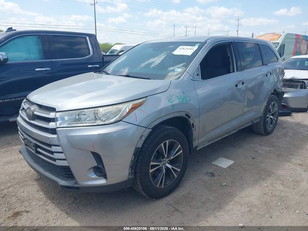 2018 TOYOTA HIGHLANDER LE