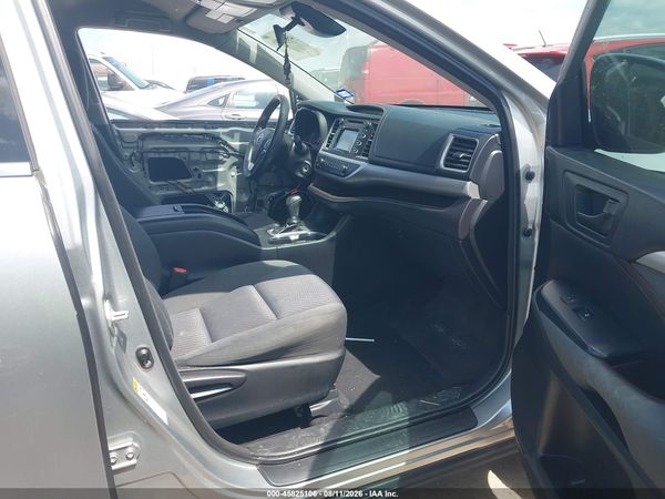 2018 TOYOTA HIGHLANDER LE