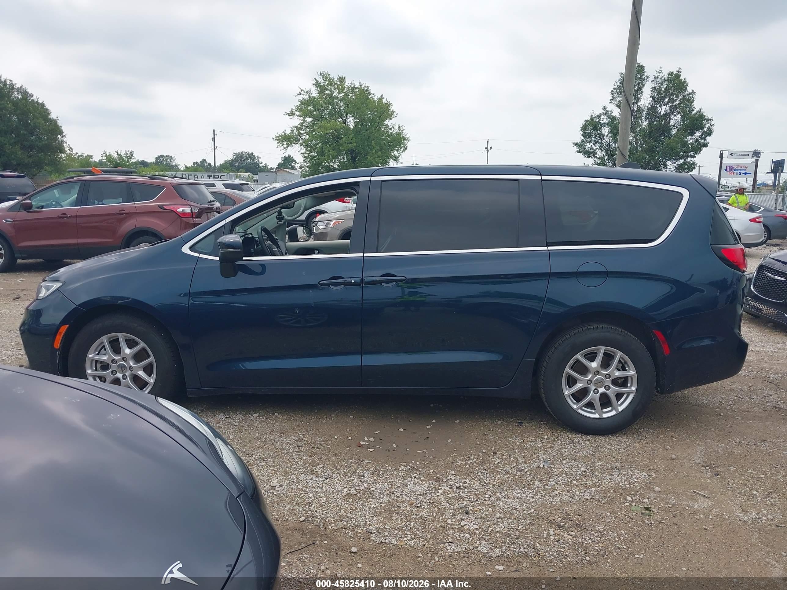 2023 CHRYSLER PACIFICA TOURING L