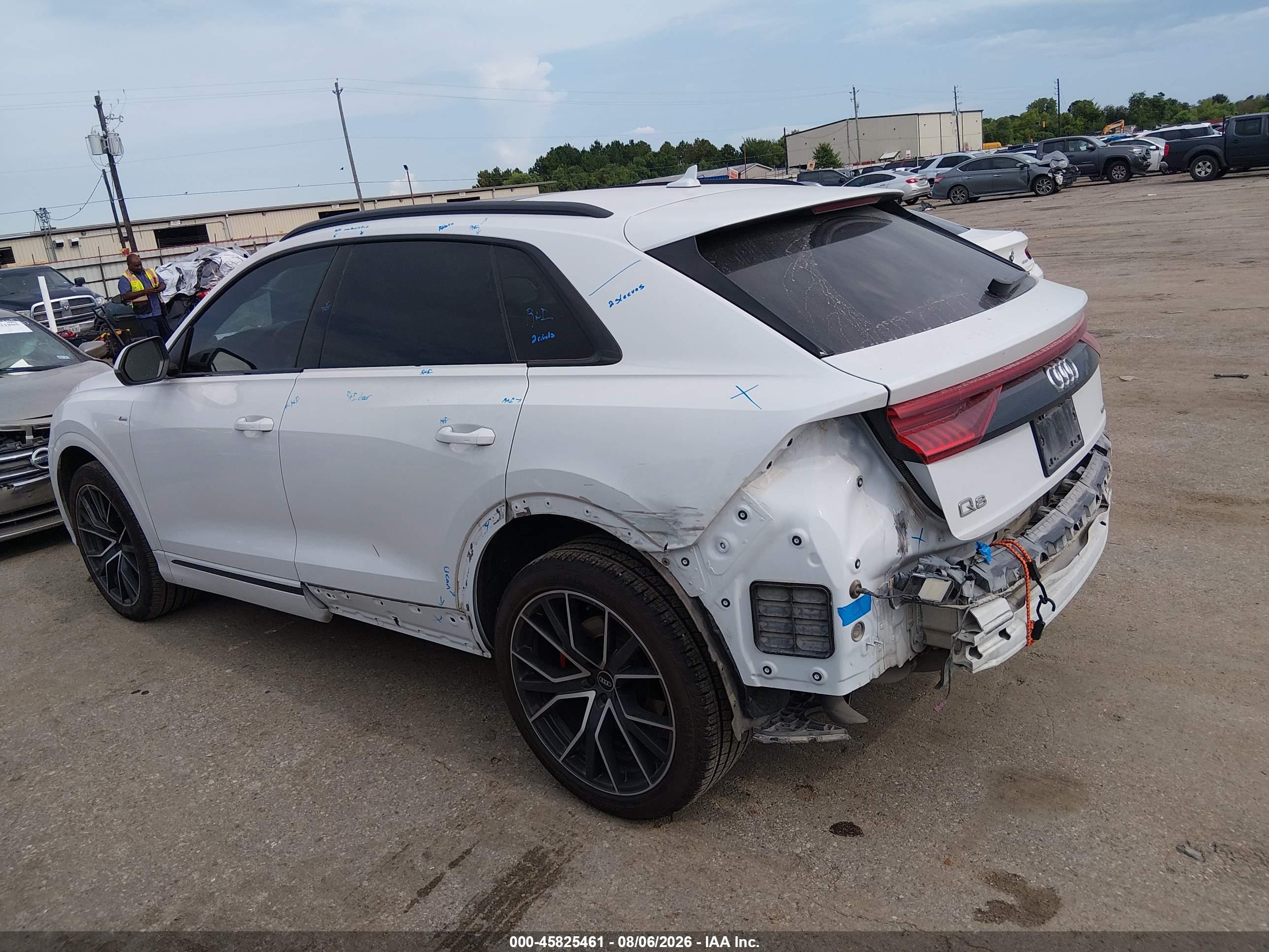 2022 AUDI Q8