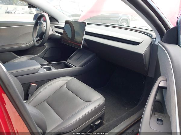 2025 TESLA MODEL 3 — I5