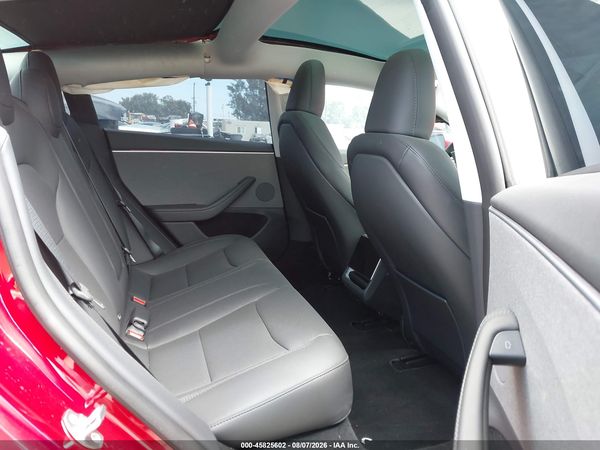 2025 TESLA MODEL 3 — I8