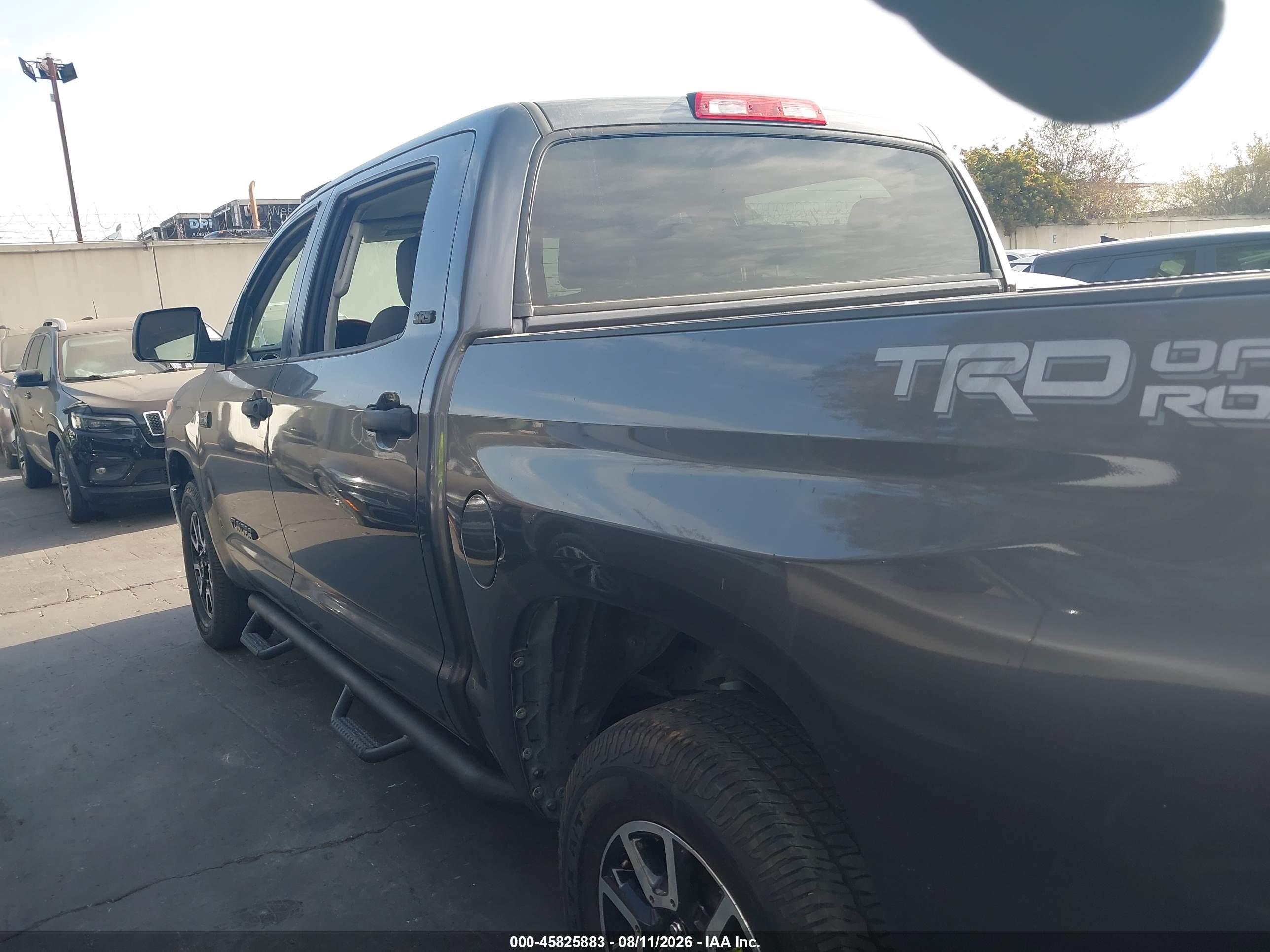 2017 TOYOTA TUNDRA SR5 5.7L V8