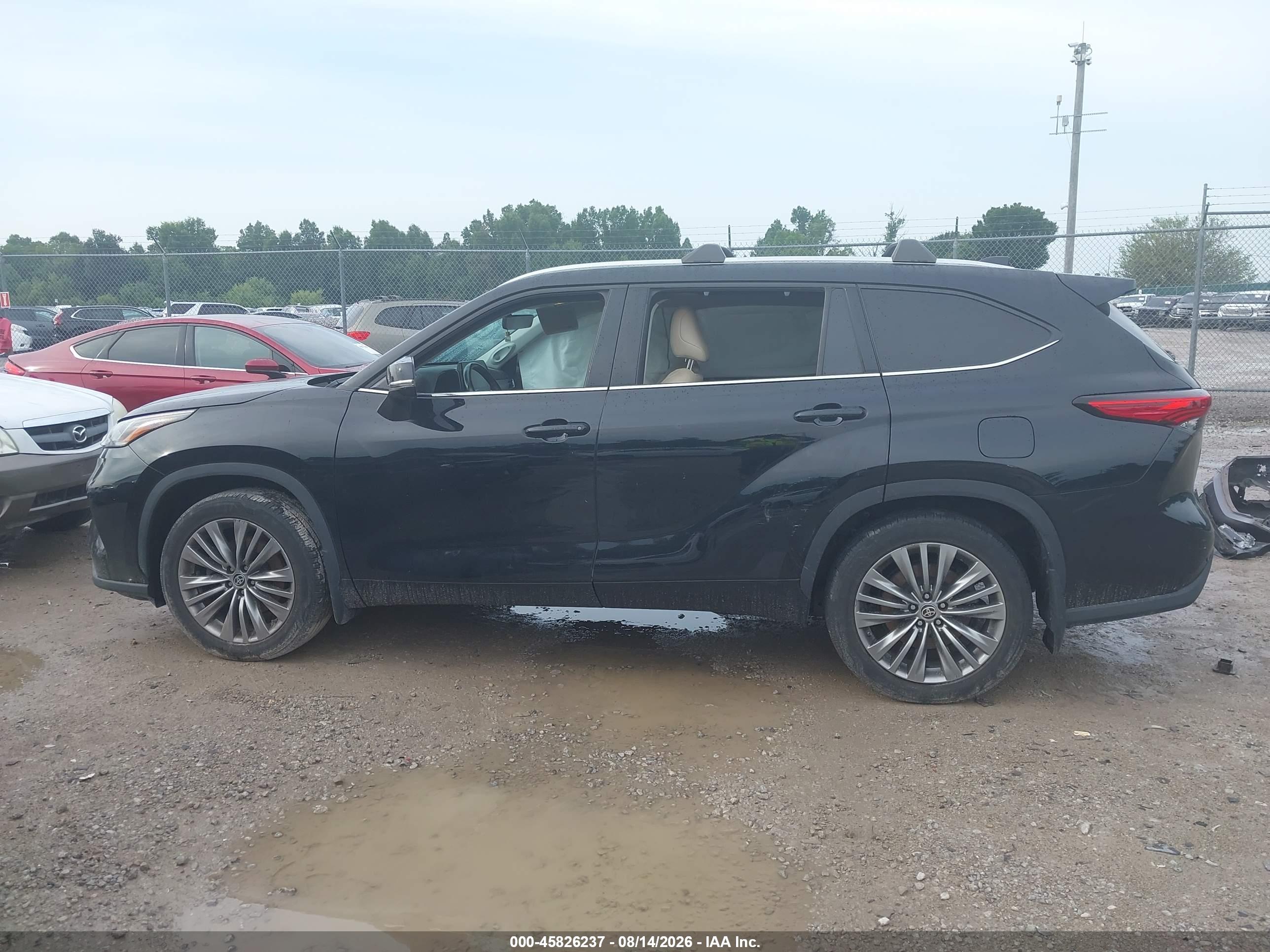 2022 TOYOTA HIGHLANDER PLATINUM