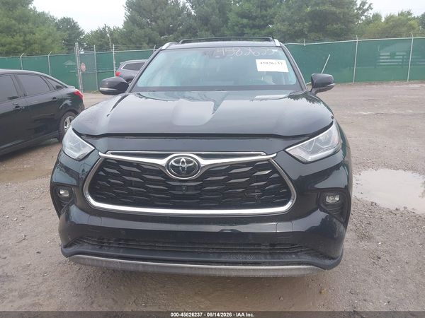 2022 TOYOTA HIGHLANDER PLATINUM