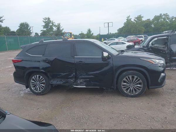 2022 TOYOTA HIGHLANDER PLATINUM