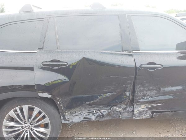 2022 TOYOTA HIGHLANDER PLATINUM