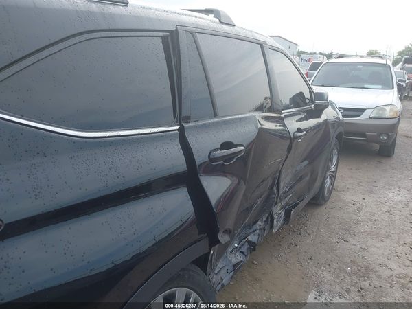 2022 TOYOTA HIGHLANDER PLATINUM