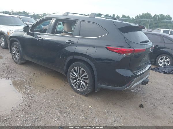 2022 TOYOTA HIGHLANDER PLATINUM