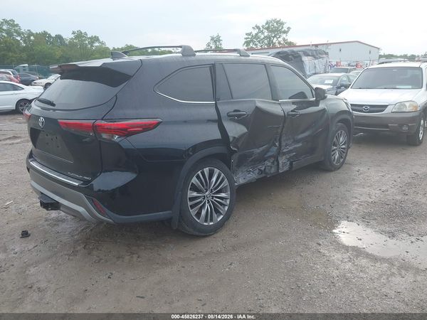 2022 TOYOTA HIGHLANDER PLATINUM
