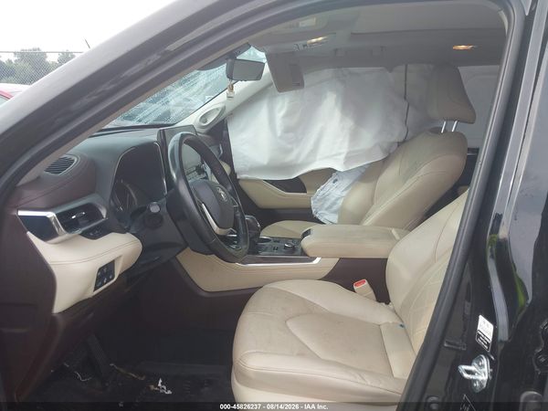 2022 TOYOTA HIGHLANDER PLATINUM