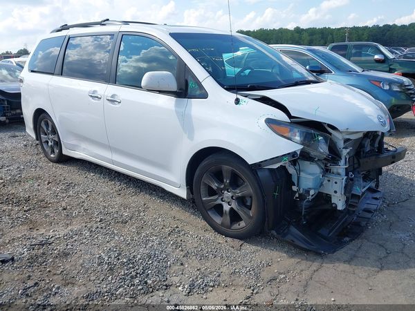 2014 TOYOTA SIENNA SE 8 PASSENGER — I1