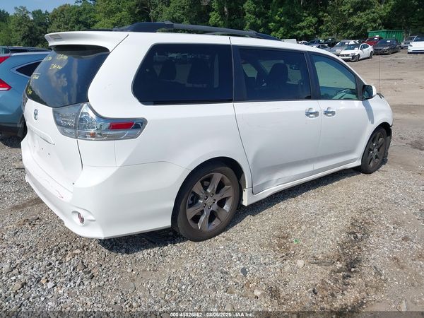 2014 TOYOTA SIENNA SE 8 PASSENGER — I4