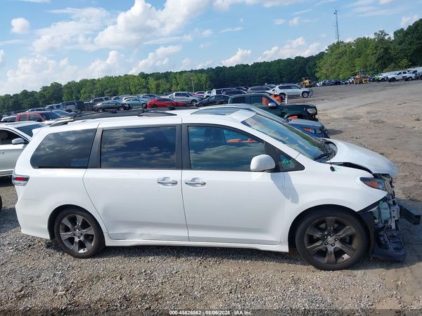 2014 TOYOTA SIENNA SE 8 PASSENGER — I116
