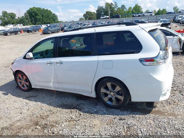 2014 TOYOTA SIENNA SE 8 PASSENGER — I117