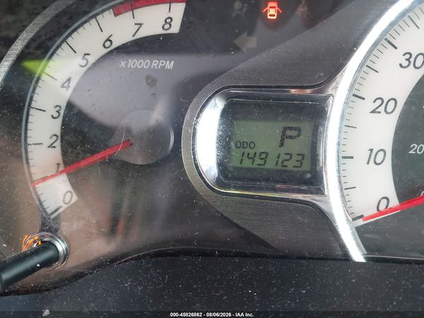 2014 TOYOTA SIENNA SE 8 PASSENGER — I118