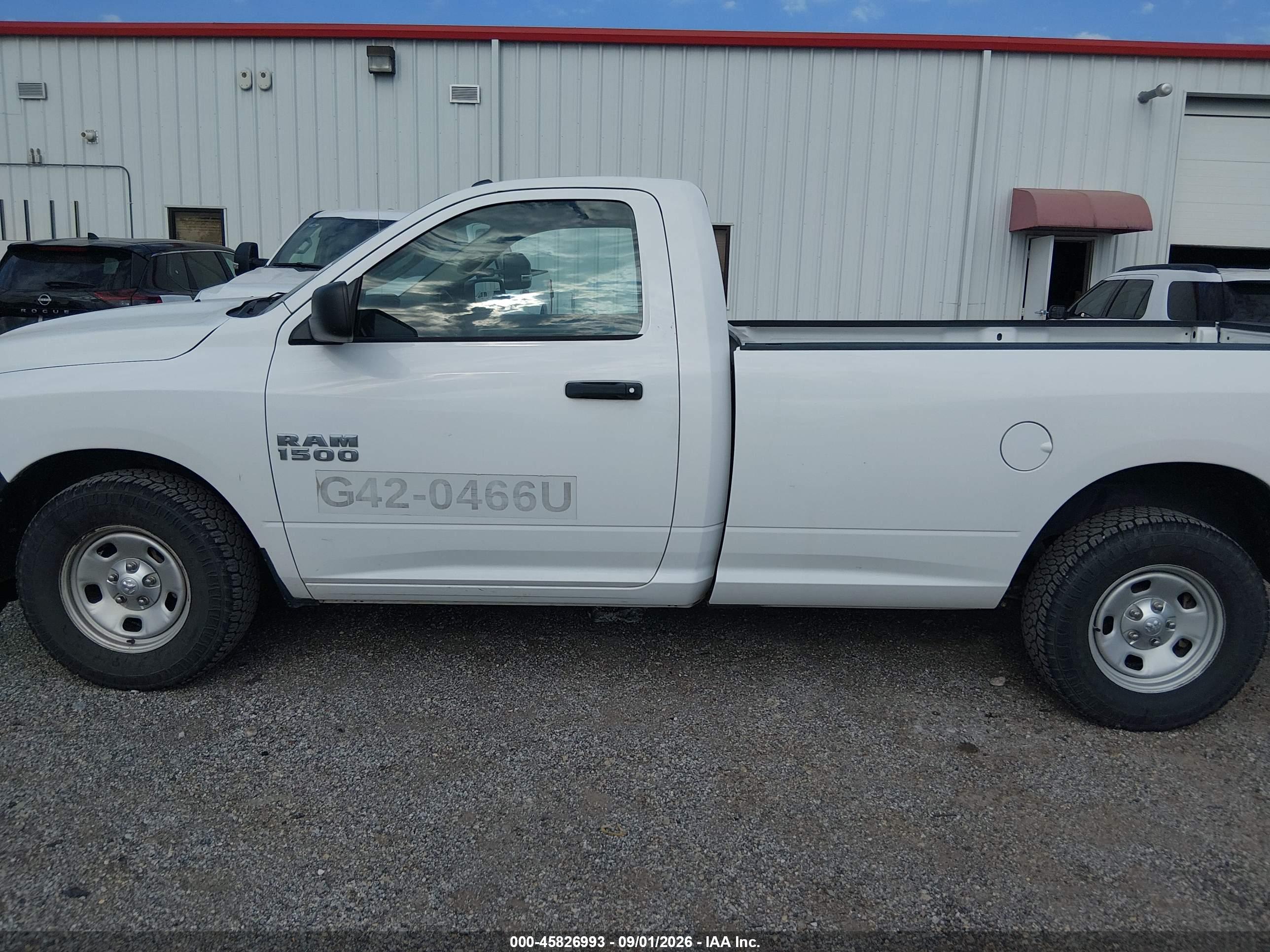 2017 RAM 1500 TRADESMAN  4X2 8' BOX
