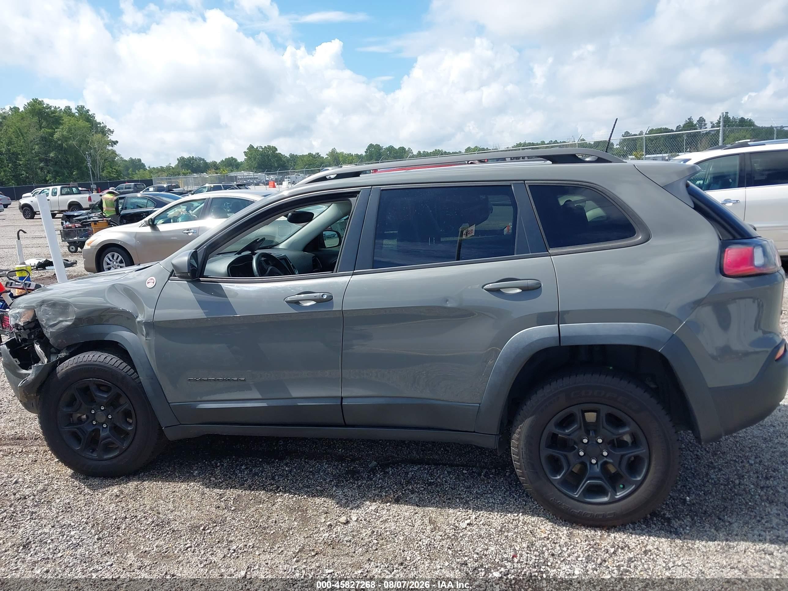 2019 JEEP CHEROKEE TRAILHAWK 4X4