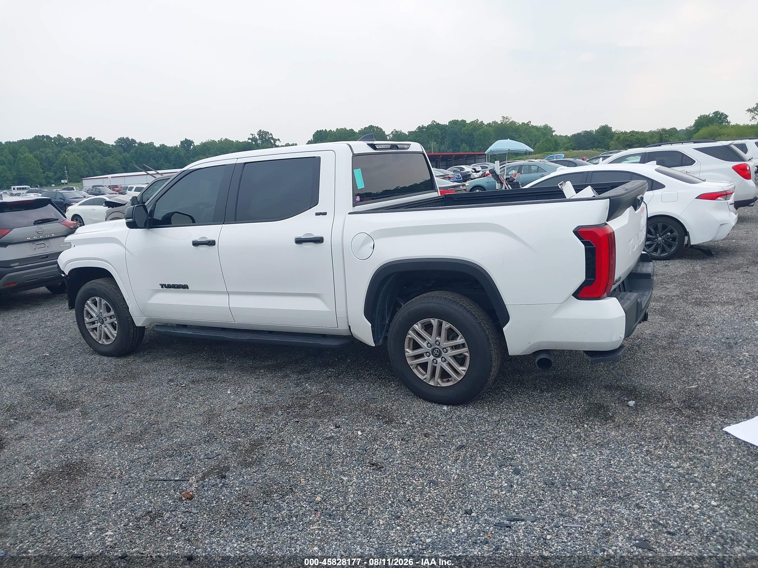 2026 TOYOTA TUNDRA SR5 CREWMAX 5.5' BED