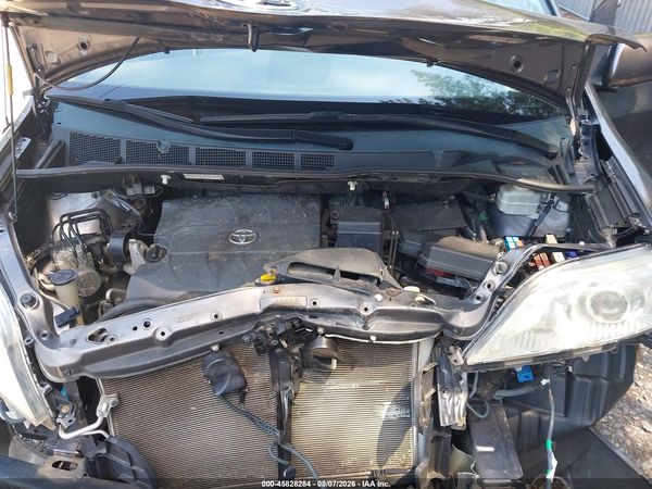 2013 TOYOTA SIENNA LE V6 8 PASSENGER
