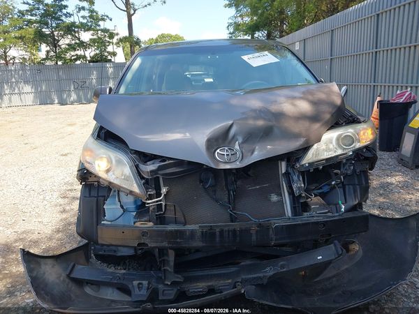 2013 TOYOTA SIENNA LE V6 8 PASSENGER