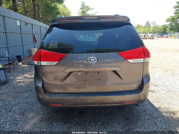 2013 TOYOTA SIENNA LE V6 8 PASSENGER