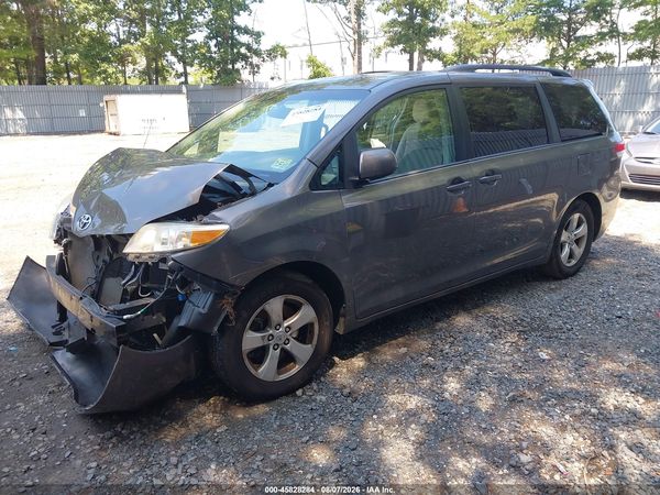 2013 TOYOTA SIENNA LE V6 8 PASSENGER