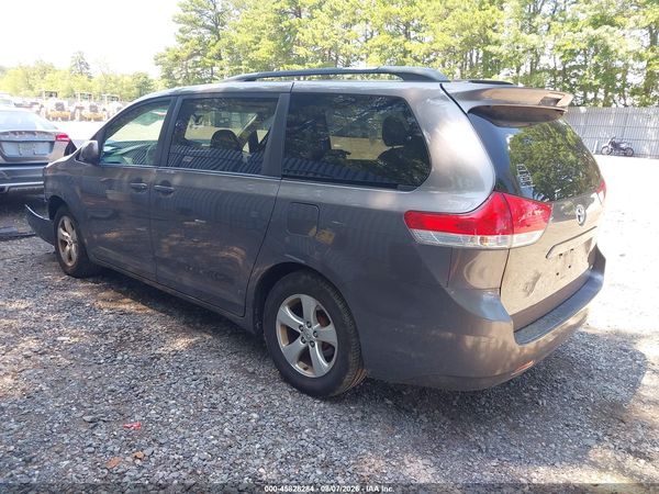 2013 TOYOTA SIENNA LE V6 8 PASSENGER