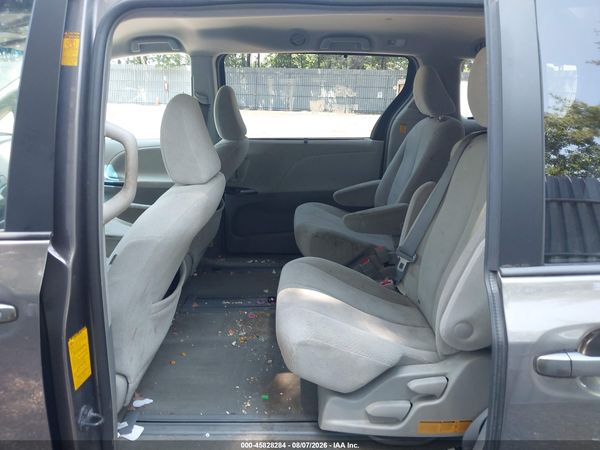 2013 TOYOTA SIENNA LE V6 8 PASSENGER
