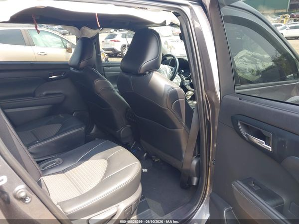 2021 TOYOTA HIGHLANDER XSE