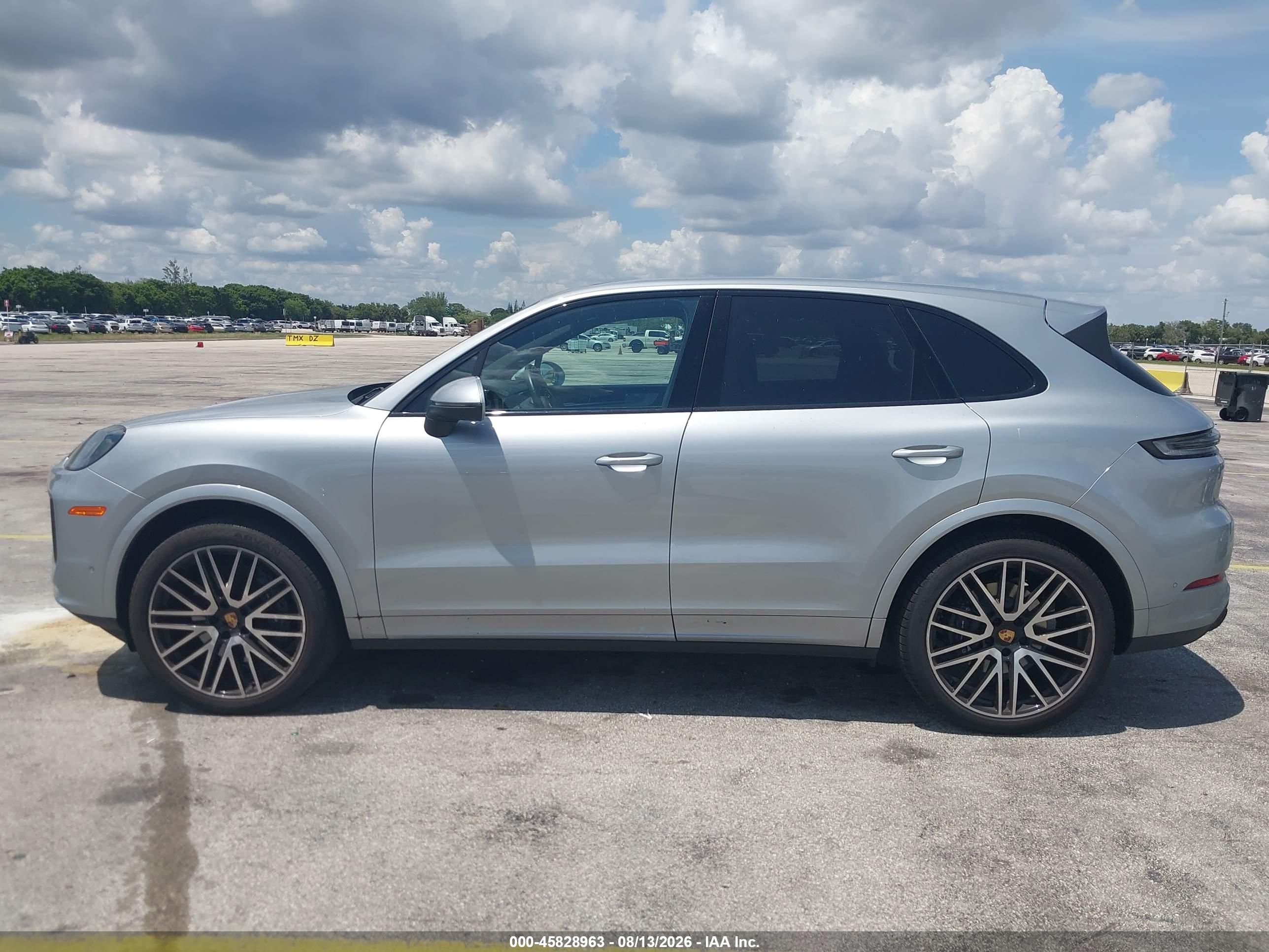 2025 PORSCHE CAYENNE
