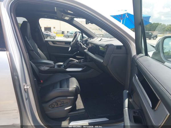 2025 PORSCHE CAYENNE