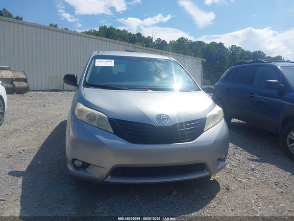2015 TOYOTA SIENNA L 7 PASSENGER — I115