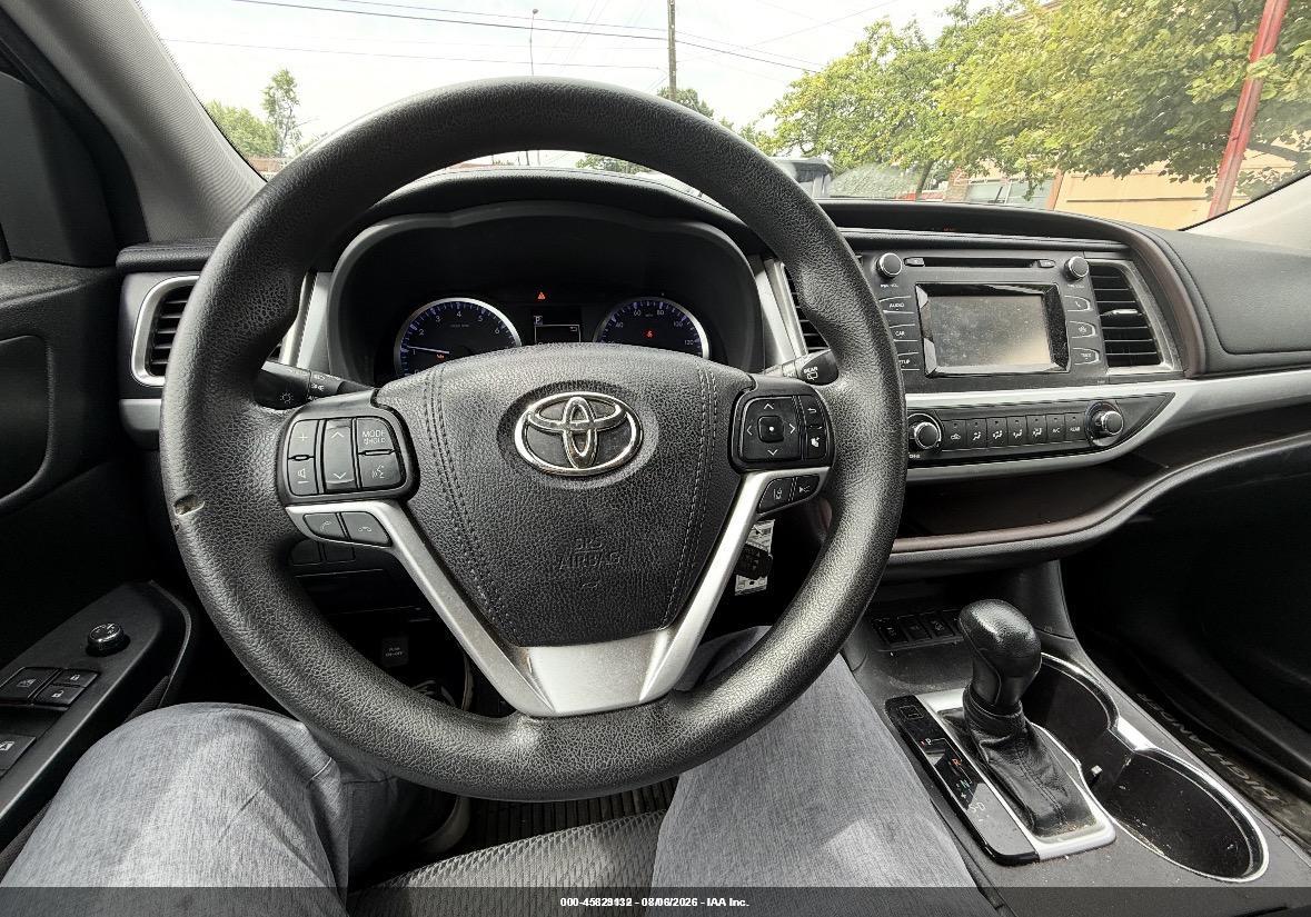 2018 TOYOTA HIGHLANDER LE