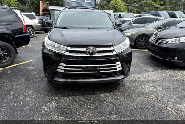 2018 TOYOTA HIGHLANDER LE