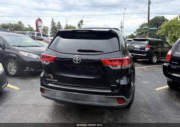 2018 TOYOTA HIGHLANDER LE