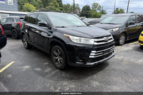 2018 TOYOTA HIGHLANDER LE