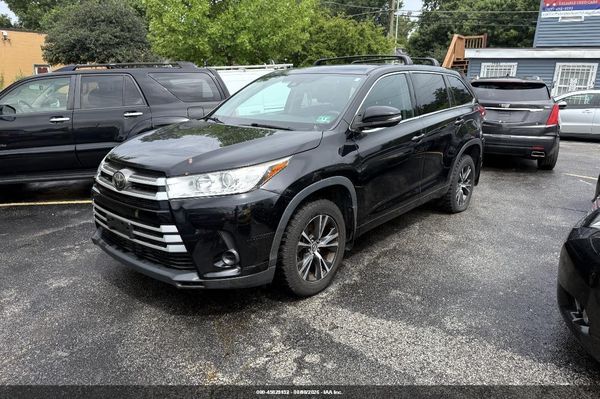 2018 TOYOTA HIGHLANDER LE