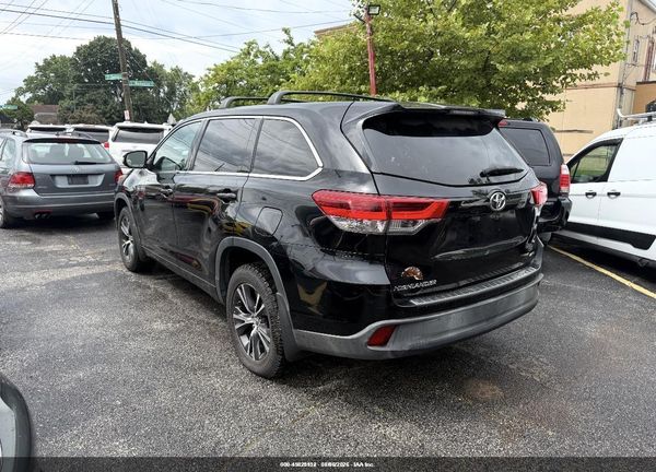 2018 TOYOTA HIGHLANDER LE