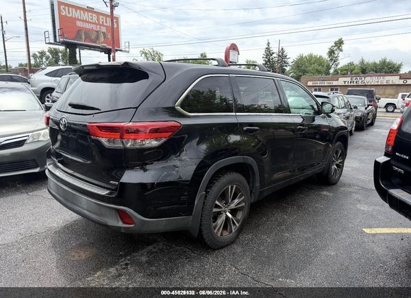 2018 TOYOTA HIGHLANDER LE