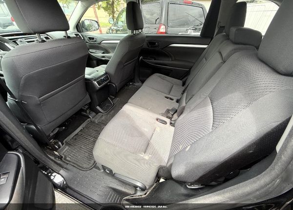 2018 TOYOTA HIGHLANDER LE
