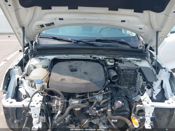 2022 VOLVO XC40 T5 MOMENTUM