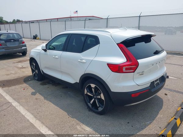 2022 VOLVO XC40 T5 MOMENTUM