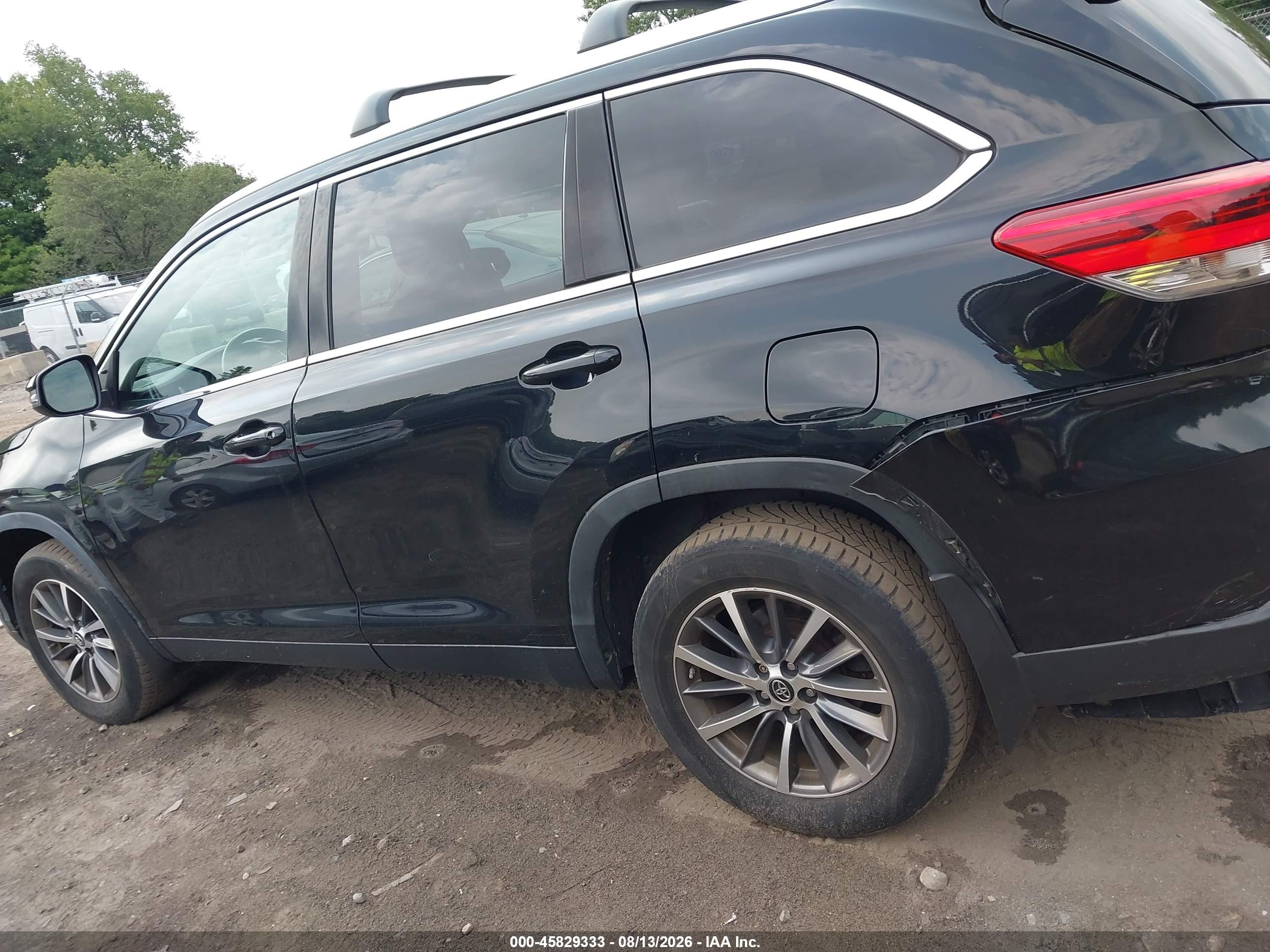 2019 TOYOTA HIGHLANDER XLE
