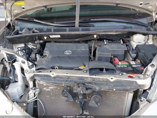 2015 TOYOTA SIENNA XLE 8 PASSENGER