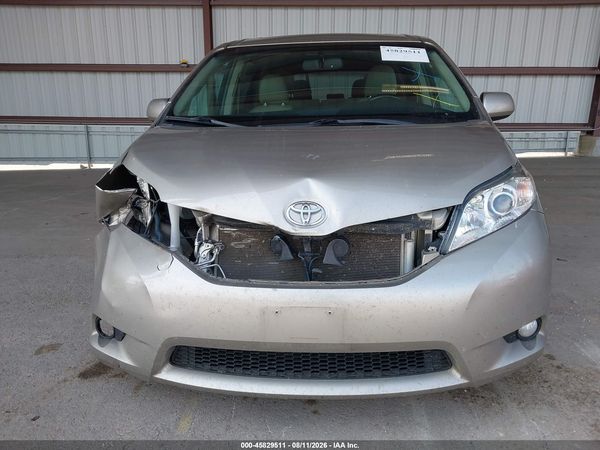2015 TOYOTA SIENNA XLE 8 PASSENGER