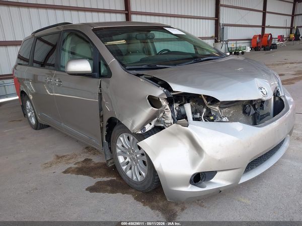 2015 TOYOTA SIENNA XLE 8 PASSENGER
