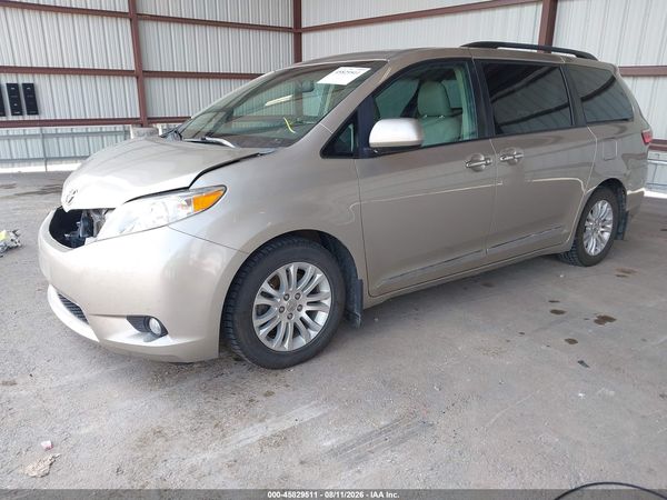2015 TOYOTA SIENNA XLE 8 PASSENGER